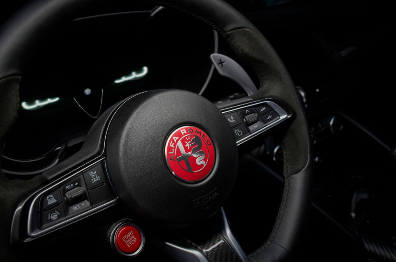 Η Alfa Romeo Giulia Quadrifoglio Luna Rossa είναι η πιο extreme Giulia